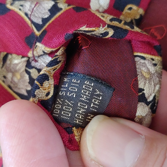 Vintage Valentino Cravatte 100% Silk Necktie - Picture 7 of 7